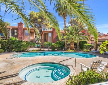 5576 W Rochelle Avenue - Photo Thumbnail 28