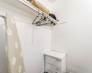 5576 W Rochelle Avenue - Photo Thumbnail 16