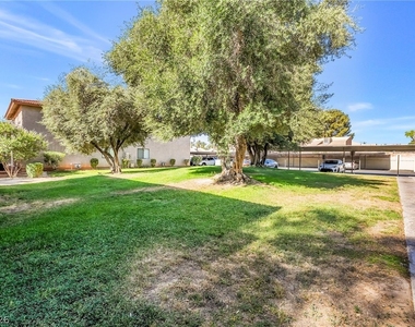 5576 W Rochelle Avenue - Photo Thumbnail 29