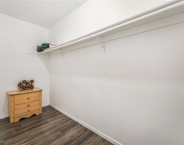 5576 W Rochelle Avenue - Photo Thumbnail 19