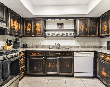 5576 W Rochelle Avenue - Photo Thumbnail 10