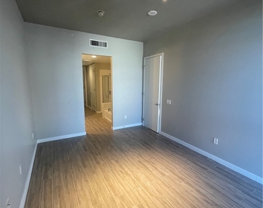353 E Bonneville Avenue - Photo Thumbnail 9
