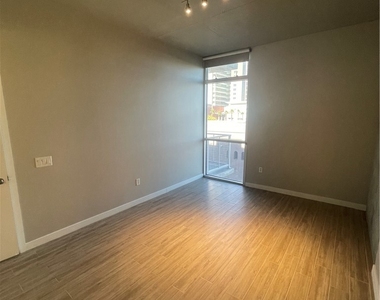 353 E Bonneville Avenue - Photo Thumbnail 8
