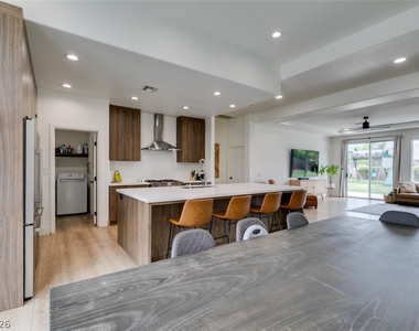 7210 Shallowford Avenue - Photo Thumbnail 21