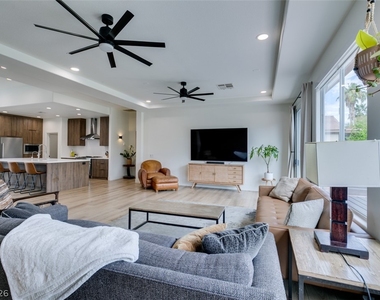 7210 Shallowford Avenue - Photo Thumbnail 5