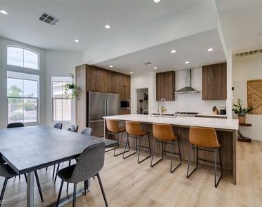 7210 Shallowford Avenue - Photo Thumbnail 17