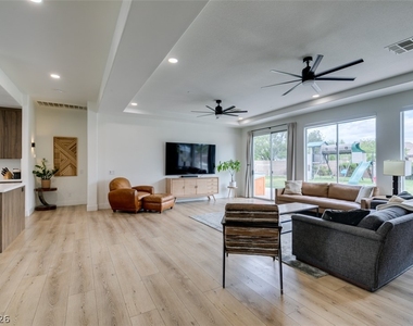 7210 Shallowford Avenue - Photo Thumbnail 3
