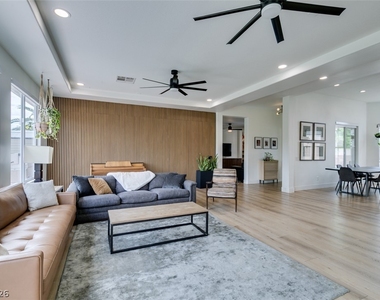 7210 Shallowford Avenue - Photo Thumbnail 13