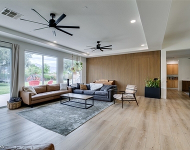 7210 Shallowford Avenue - Photo Thumbnail 11