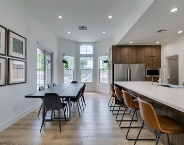7210 Shallowford Avenue - Photo Thumbnail 18