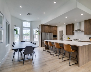 7210 Shallowford Avenue - Photo Thumbnail 16