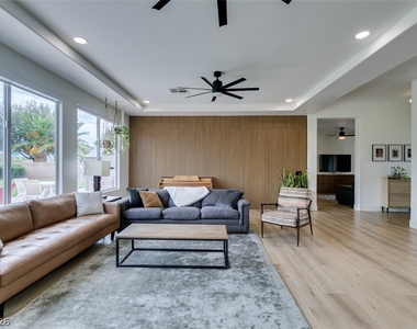 7210 Shallowford Avenue - Photo Thumbnail 12