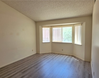 7061 Piccadily Drive - Photo Thumbnail 10