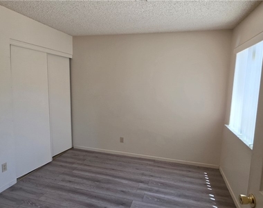 7061 Piccadily Drive - Photo Thumbnail 6