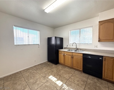 2220 La Sombra Street - Photo Thumbnail 4