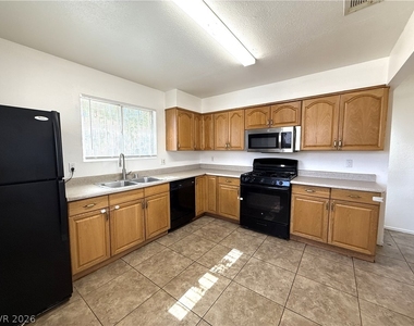 2220 La Sombra Street - Photo Thumbnail 5