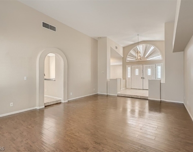 2224 Bear Valley Street - Photo Thumbnail 5