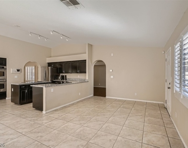2224 Bear Valley Street - Photo Thumbnail 12
