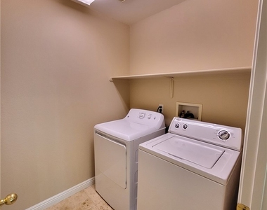 5535 Cresent Valley Street - Photo Thumbnail 8
