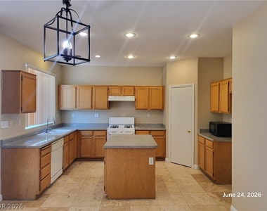 5535 Cresent Valley Street - Photo Thumbnail 3