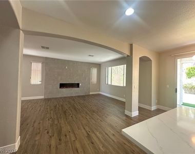 11126 Evvie Lane - Photo Thumbnail 4