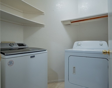 1401 Linnbaker Lane - Photo Thumbnail 13