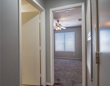 1401 Linnbaker Lane - Photo Thumbnail 12