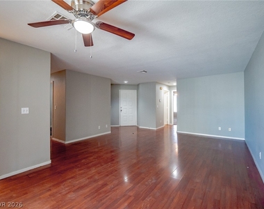 1401 Linnbaker Lane - Photo Thumbnail 4