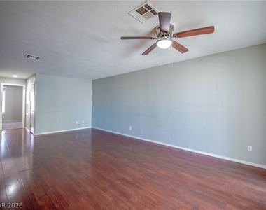1401 Linnbaker Lane - Photo Thumbnail 5