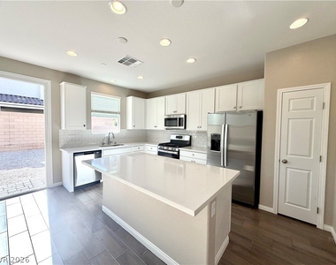 5039 Tranquil View Street - Photo Thumbnail 8