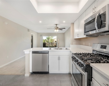 8070 W Russell Road - Photo Thumbnail 3