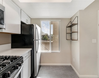 8070 W Russell Road - Photo Thumbnail 4