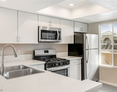 8070 W Russell Road - Photo Thumbnail 5