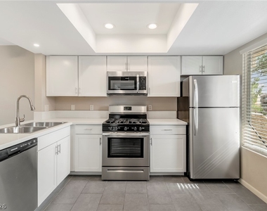 8070 W Russell Road - Photo Thumbnail 1