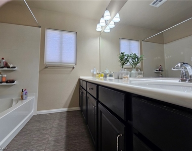 9929 Baystone Street - Photo Thumbnail 6
