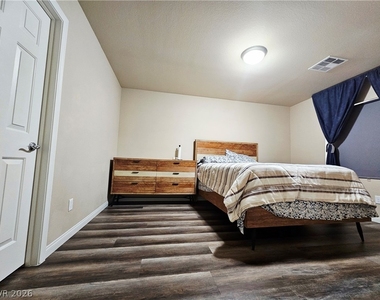 9929 Baystone Street - Photo Thumbnail 7