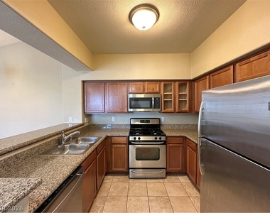 1621 Queen Victoria Street - Photo Thumbnail 9
