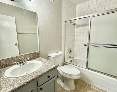 2654 Aracatuba Avenue - Photo Thumbnail 14