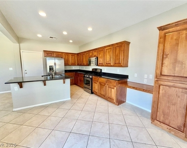 8565 Vestia Court - Photo Thumbnail 19