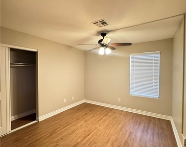5141 Lindell Road - Photo Thumbnail 9