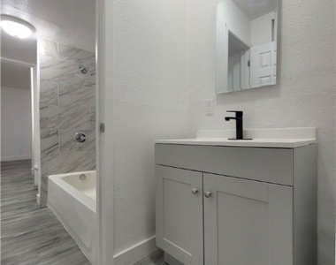 740 N 11th Street - Photo Thumbnail 12