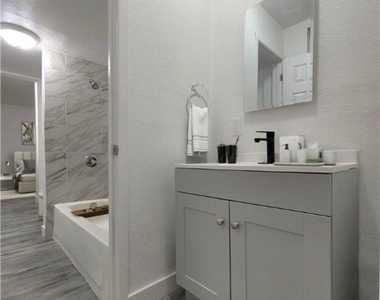 740 N 11th Street - Photo Thumbnail 2