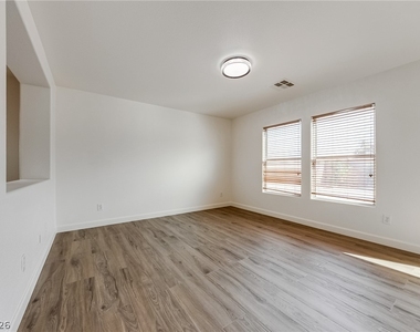 10429 Vinson Point Avenue - Photo Thumbnail 12