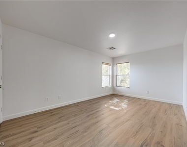 10429 Vinson Point Avenue - Photo Thumbnail 22