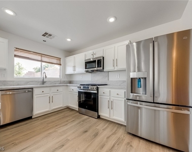10429 Vinson Point Avenue - Photo Thumbnail 16