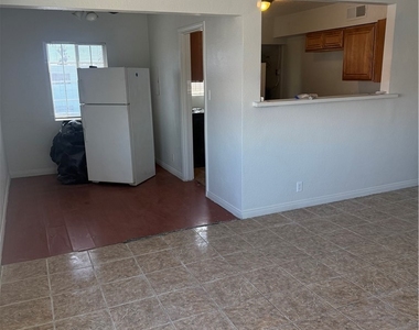 530 E Oakey Boulevard - Photo Thumbnail 7