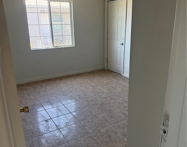 530 E Oakey Boulevard - Photo Thumbnail 1