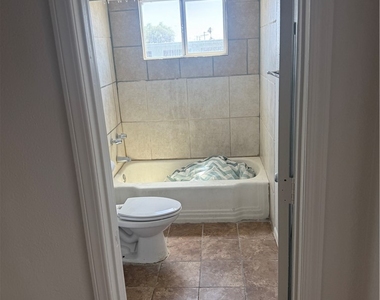 530 E Oakey Boulevard - Photo Thumbnail 3