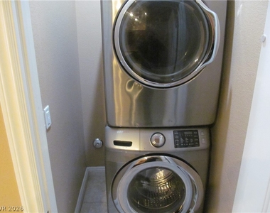7560 Nicklin Street - Photo Thumbnail 7