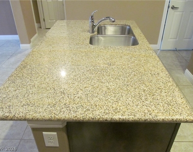 7560 Nicklin Street - Photo Thumbnail 6